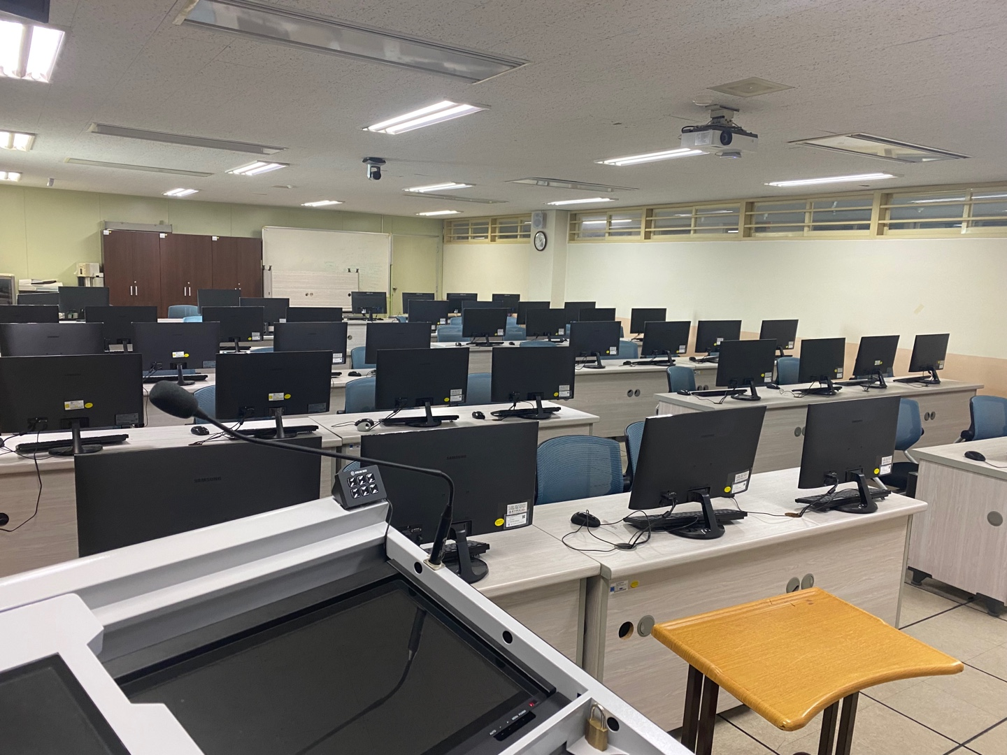 컴퓨터 시스템 실습실 (Computer System Lab)